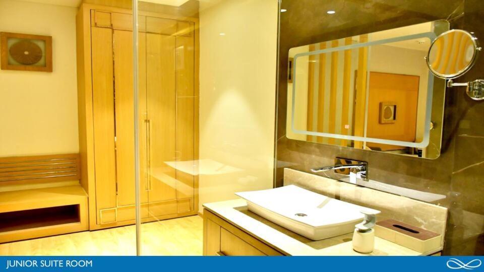 Sarovar Portico Morbi Экстерьер фото